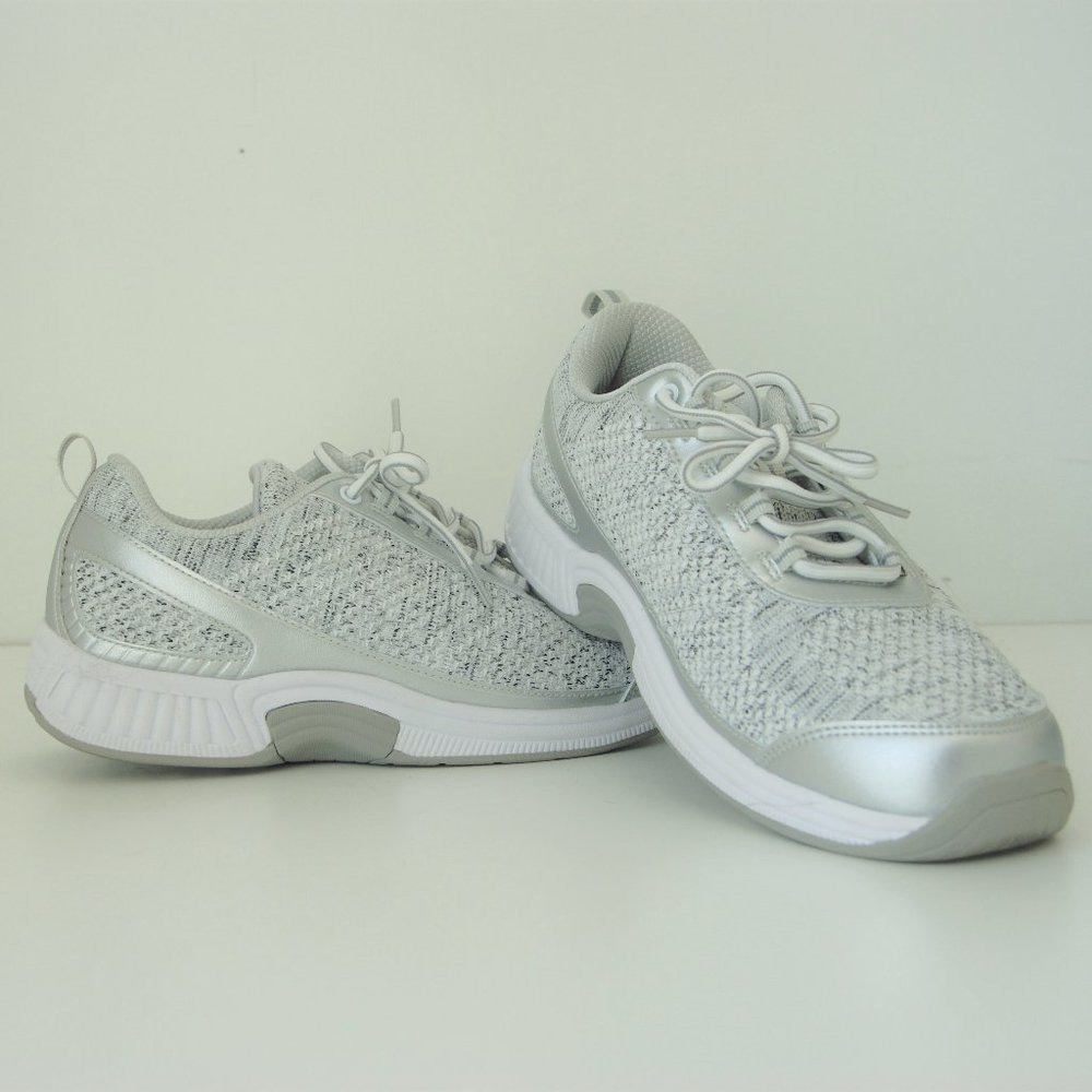 TENNIS SHOES